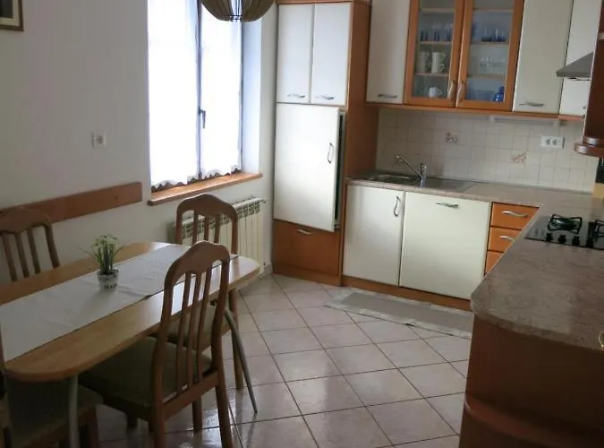 Apartma Kapitanovse アパート *